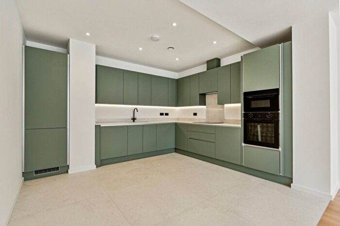 2 Bedroom Flat For Sale In Jeddo Road, Wendell Park, Shepherd's Bush, W12