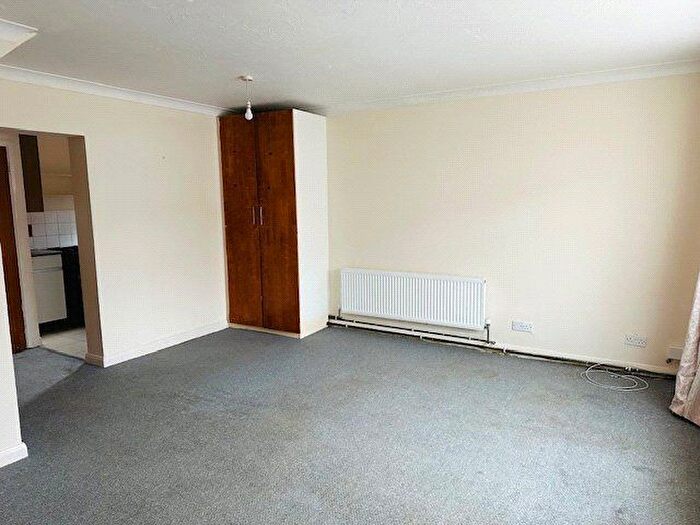2 Bedroom Flat To Rent In Milton Avenue, Margate, Kent, CT9