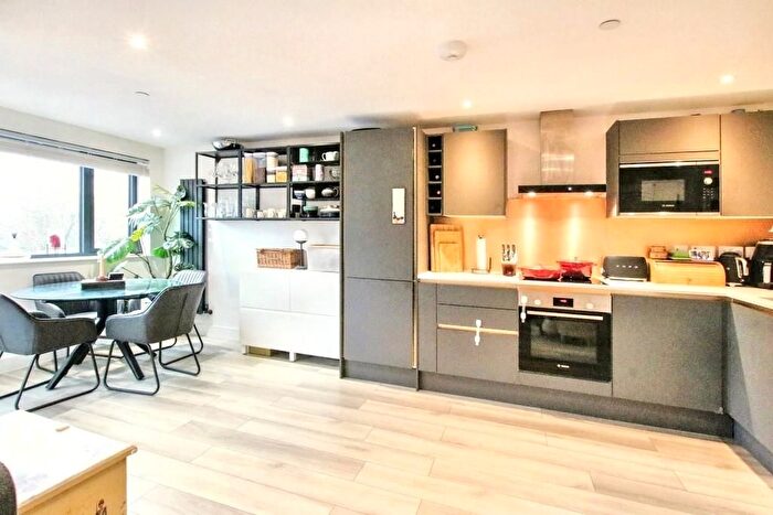 1 Bedroom Flat For Sale In Kelsey Apartments, Leatherhead, KT22