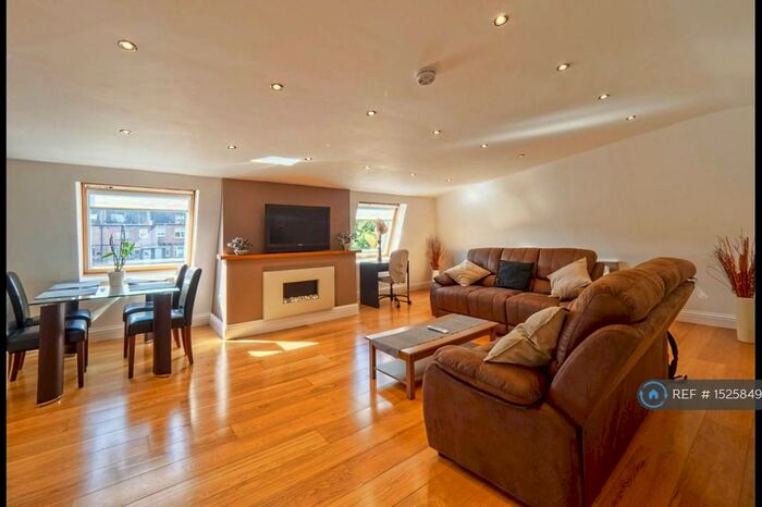 2 Bedroom Flat To Rent In Hazeltree Lodge, London, N13