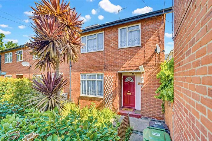 3 Bedroom End Terrace House For Sale In Pearscroft Road, London, SW6