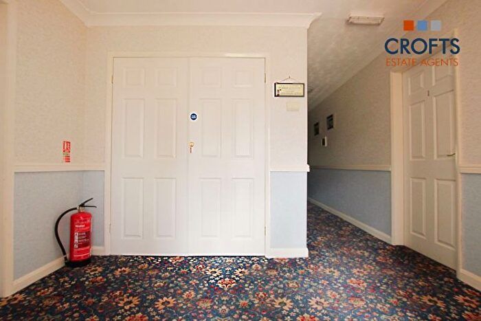 7 Bedroom Detached Bungalow To Rent In Staple Road, South Killingholme, DN40
