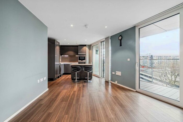 2 Bedroom Flat To Rent In Buckhold Road, London, SW18