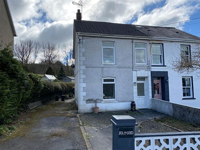 4 Bedroom Semi-Detached House For Sale In Llannon Road, Pontyberem, Llanelli, SA15