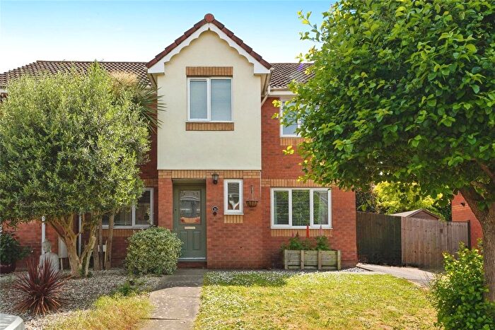 3 Bedroom Semi-detached House For Sale In Barnfields, Gloucester, Gloucestershire, GL4