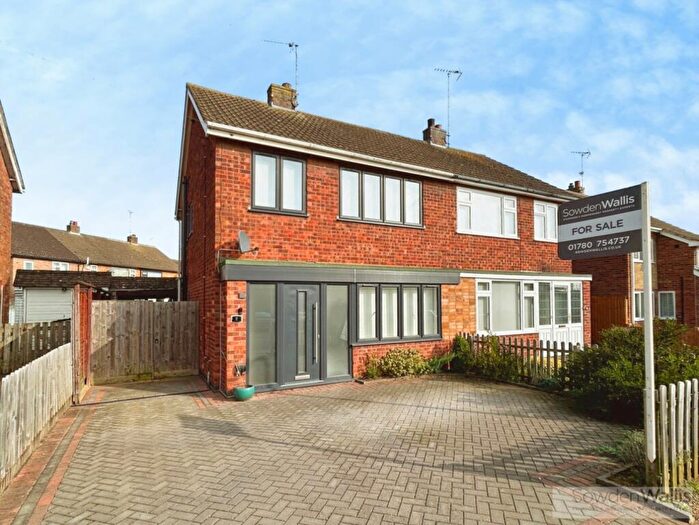 3 Bedroom Semi-Detached House For Sale In Caithness Road, Stamford, PE9