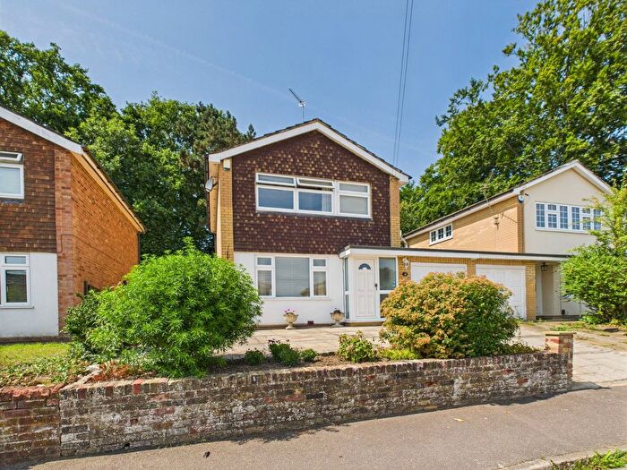 3 Bedroom Link Detached House For Sale In Little Spring, Chesham, HP5