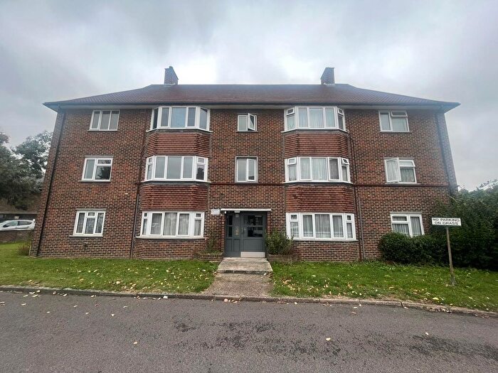 2 Bedroom Flat To Rent In Pevensey Avenue, Enfield, EN1