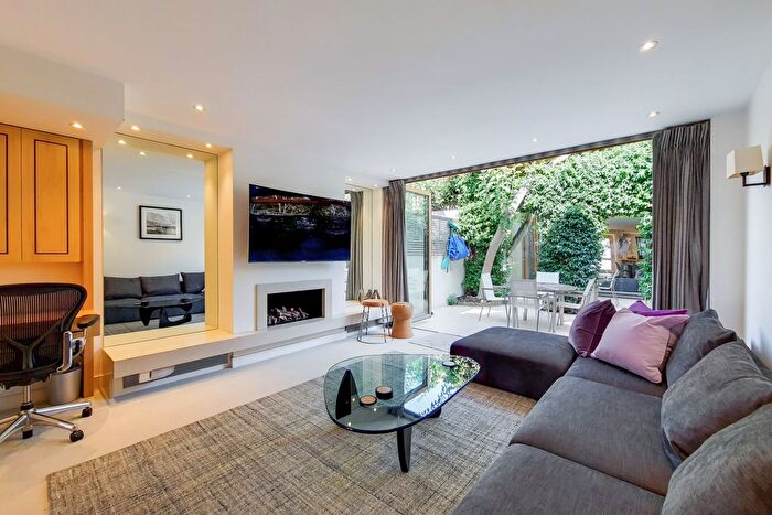 3 Bedroom Detached House To Rent In Shawfield Street, London, SW3