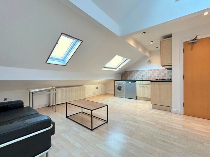 1 Bedroom Flat To Rent In Meanwood Road, Meanwood, Leeds, LS7