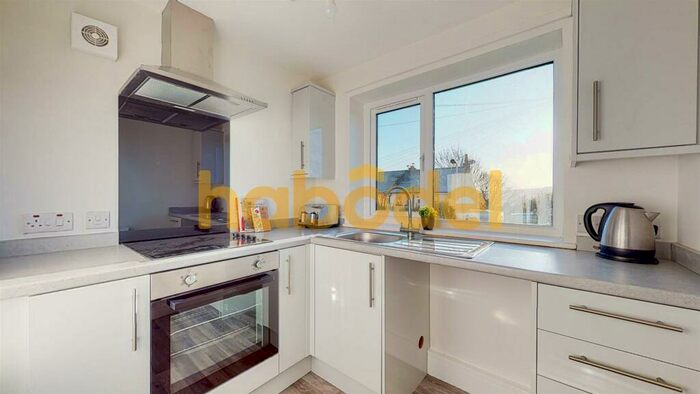 1 Bedroom Flat To Rent In Whinfield Close, Keighley, BD22