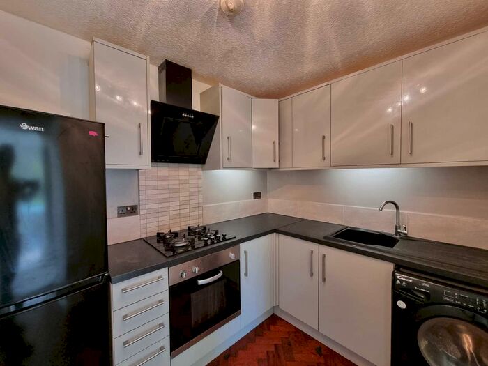 2 Bedroom Flat To Rent In Newmans Way, Hadley Wood, EN4