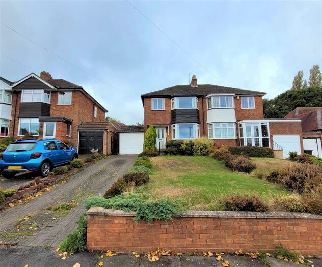3 Bedroom Semi-Detached House To Rent In Harcourt Drive, Four Oaks, B74