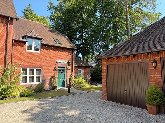 3 Bedroom End Of Terrace House For Sale In Copperbeech Place, Newbury, RG14
