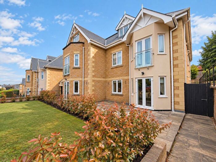 2 Bedroom Apartment For Sale In Slades Hill, Enfield, EN2