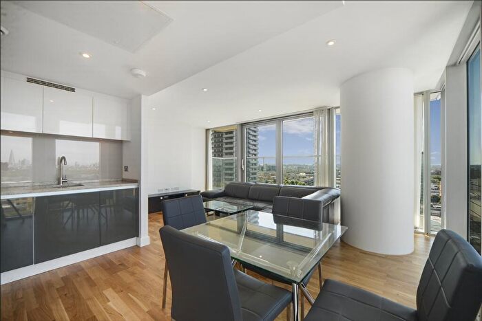 2 Bedroom Flat To Rent In Landmark East Tower, Marsh Wall, E14