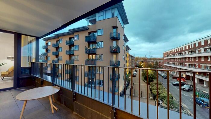 3 Bedroom Flat To Rent In Bellevalia Court, Hackney, E2