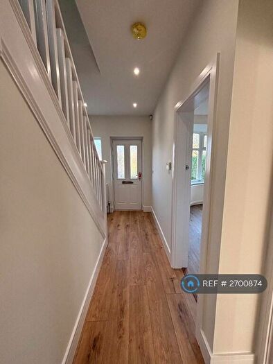 3 Bedroom Semi-Detached House To Rent In Herries Road, Sheffield, S5