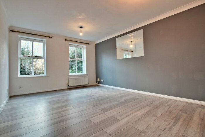 2 Bedroom Flat To Rent In Highfield Close, London, SE13