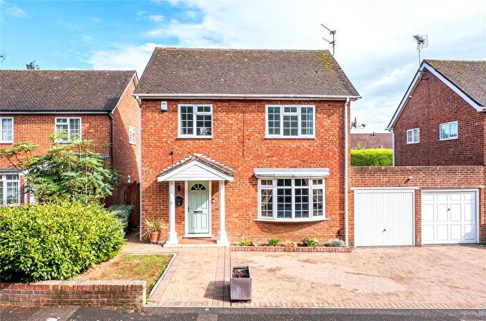 3 Bedroom Link Detached House For Sale In The Fieldings, Sittingbourne, Kent, ME10