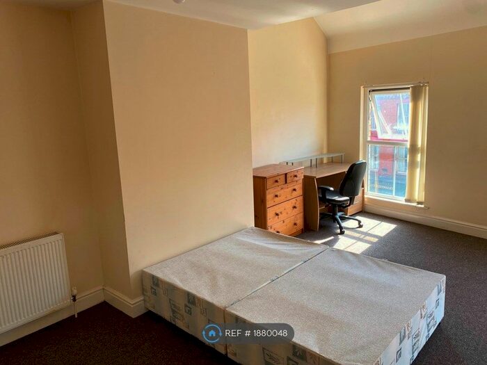 3 Bedroom Flat To Rent In Wavertree, Liverpool, L15