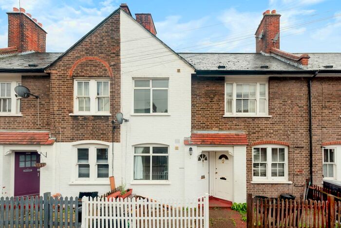 2 Bedroom Cottage To Rent In Derinton Road, London, SW17