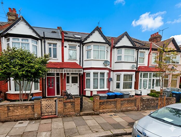 3 Bedroom Flat To Rent In Lancaster Road, Dollis Hill, London, NW10