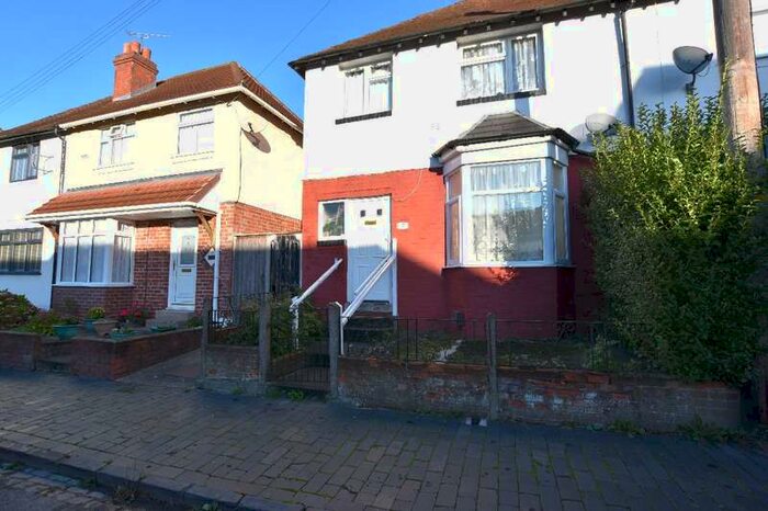 3 Bedroom Semi-Detached House To Rent In Frederick Road, Oldbury, B68