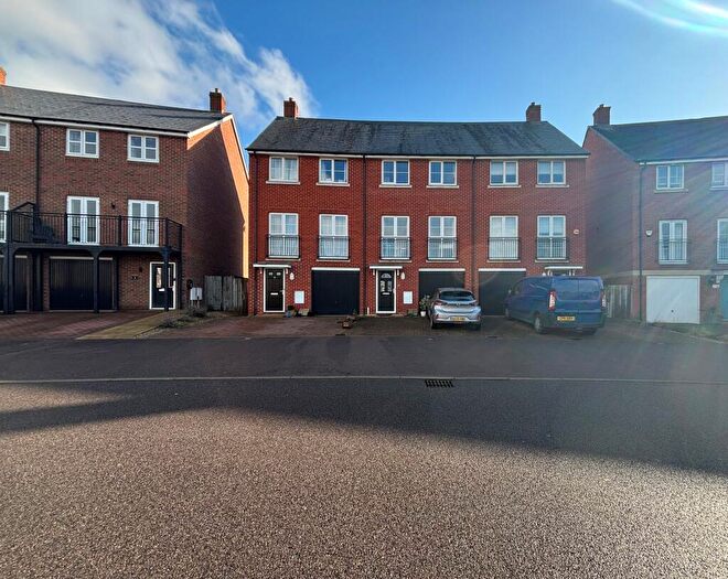 4 Bedroom Terraced House To Rent In Noble Crescent, Berryfields, HP18