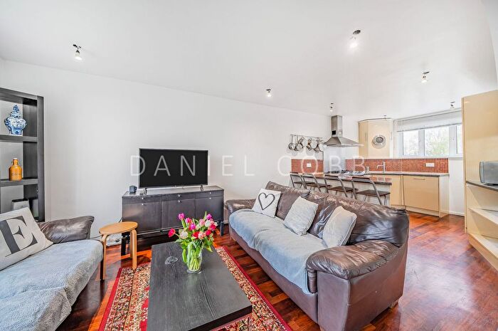 3 Bedroom Flat To Rent In Falstaff Court, Opal Street, SE11