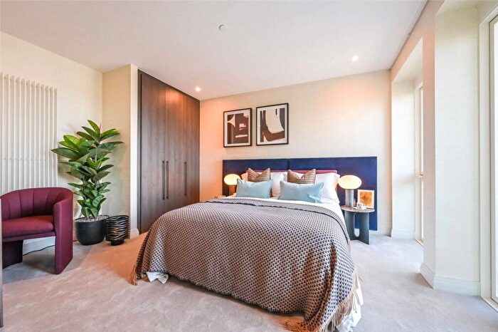 Apartment For Sale In Western Gateway, London, E16