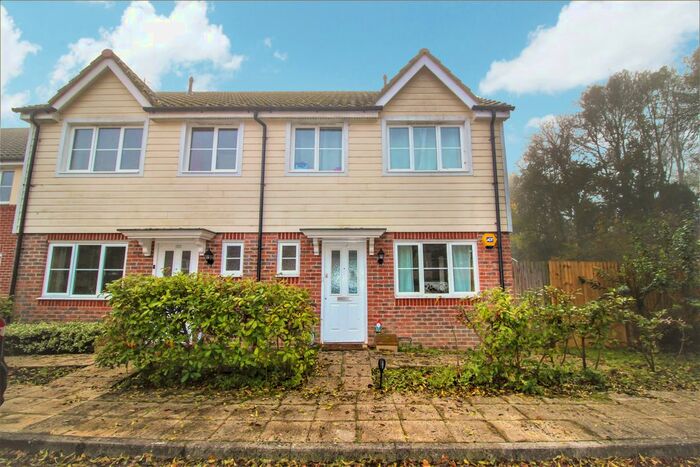 3 Bedroom Semi-Detached House To Rent In Deer Way, Horsham, RH12