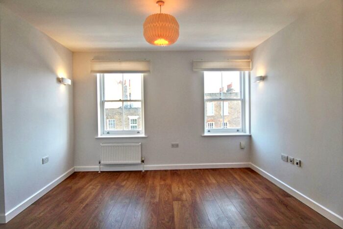 2 Bedroom Flat To Rent In Balls Pond Road, (), Islington, N1