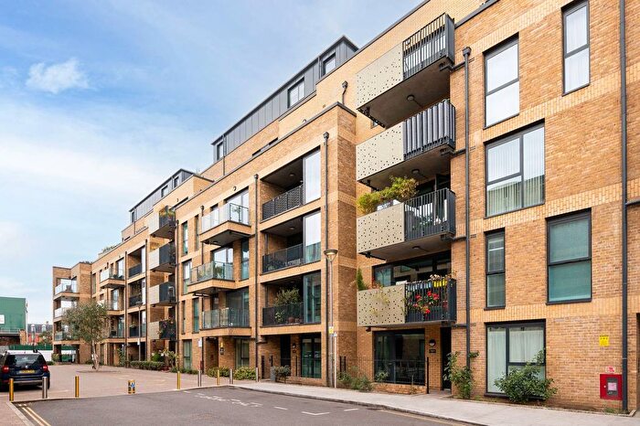 2 Bedroom Flat For Sale In Angel Lane, Elephant And Castle, London, SE17