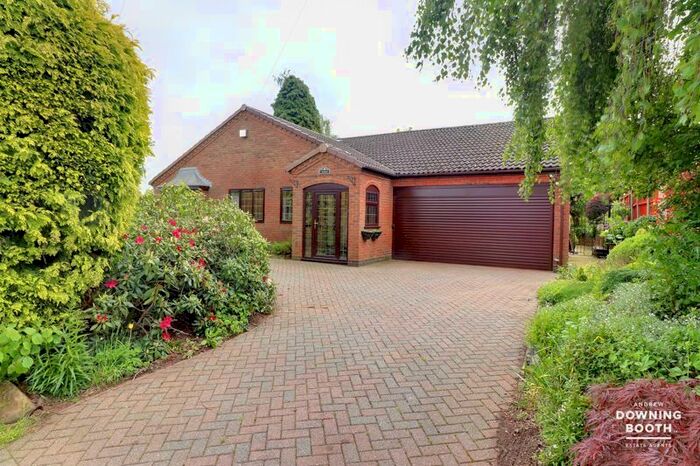 3 Bedroom Detached Bungalow For Sale In Hadley Street, Yoxall, Burton-On-Trent, DE13
