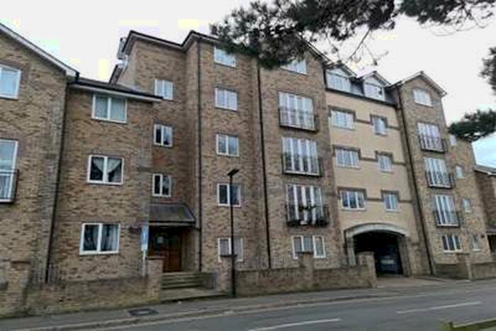 2 Bedroom Flat To Rent In Victoria Road, Newport, PO30