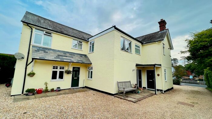 2 Bedroom Flat To Rent In Forest Road, Liss, GU33