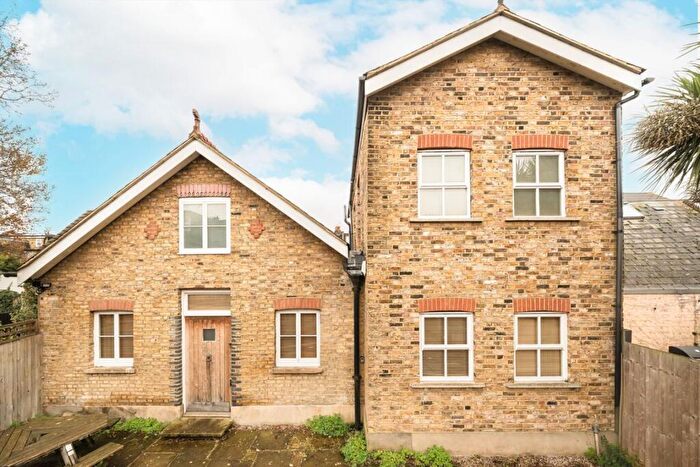 2 Bedroom Detached House For Sale In Weir Road, Balham, SW12