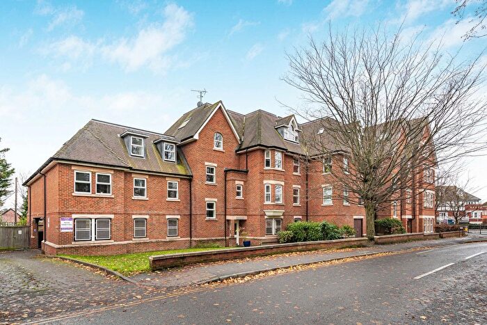 3 Bedroom Flat For Sale In Constitution Hill, Woking, Surrey, GU22