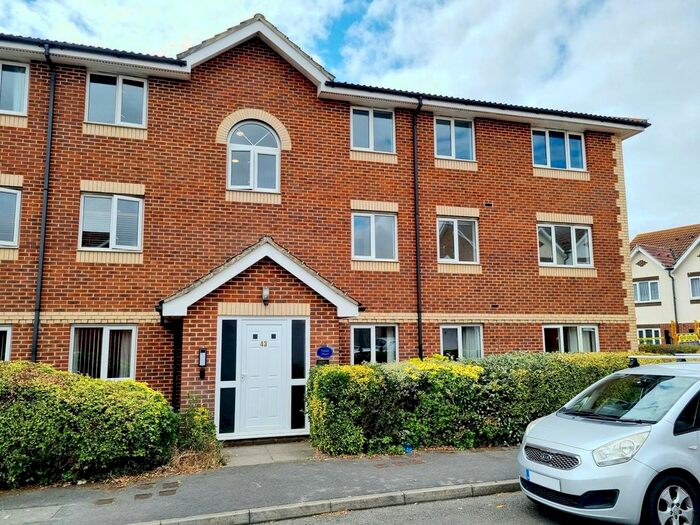 2 Bedroom Flat To Rent In Broad Oak Close, Eastbourne, BN23