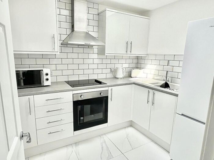 3 Bedroom Apartment To Rent In London Road, Horndean, PO8