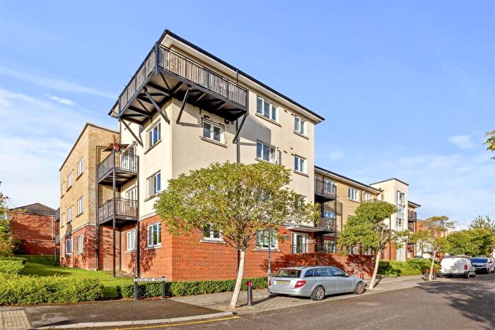 2 Bedroom Flat For Sale In Walk Of Station, High Wycombe, HP13