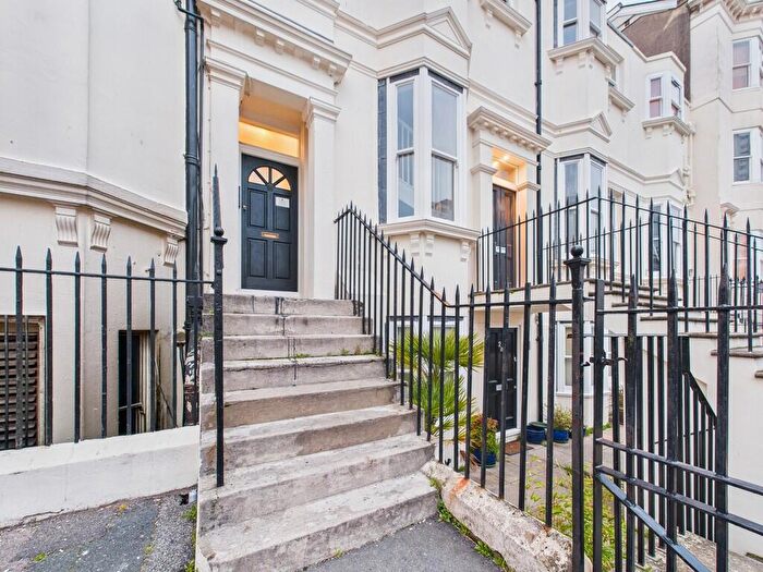 2 Bedroom Flat To Rent In Clarence Square, Brighton, BN1