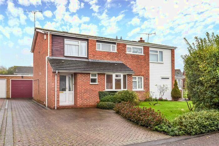 3 Bedroom Semi-Detached House To Rent In Spruce Road, Woodley, Berkshire, RG5