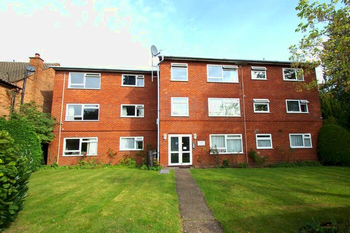 2 Bedroom Flat To Rent In Stratford Court, Park Road, Watford, WD17