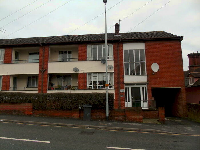 3 Bedroom Apartment To Rent In Lonsdale Court, Belstead Road, IP2