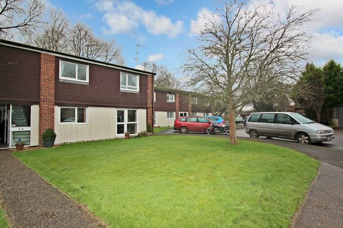 2 Bedroom Flat To Rent In Badgers Way, Loxwood, RH14