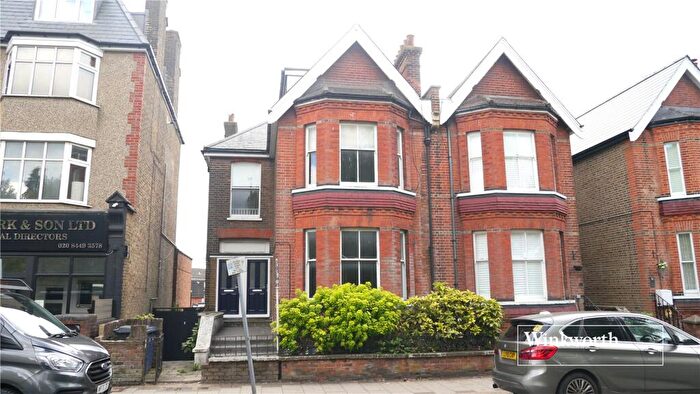 2 Bedroom Apartment To Rent In Wood Street, High Barnet, EN5