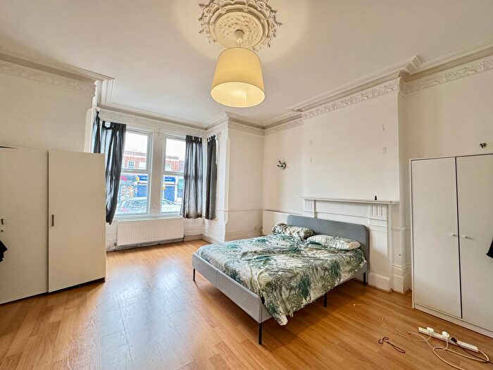 2 Bedroom Flat To Rent In Regents Park Road, London, N3
