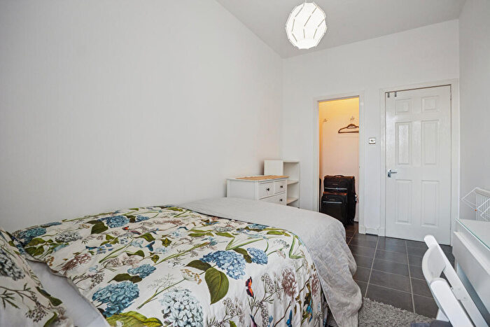 2 Bedroom Flat For Sale In / Clarendon Place, Glasgow, G20